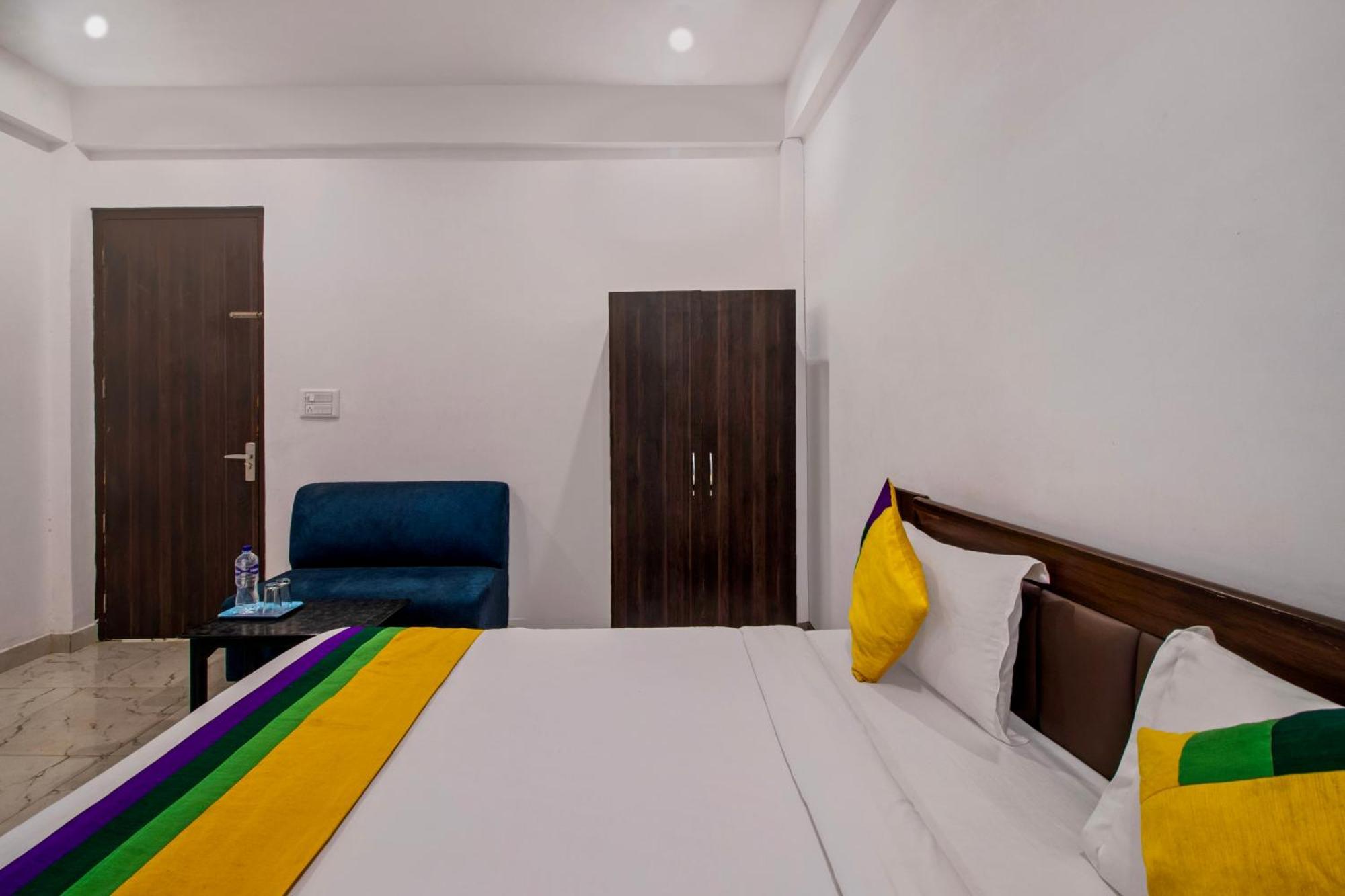 Hotel O Om Pushp Residency Mathura Exterior photo