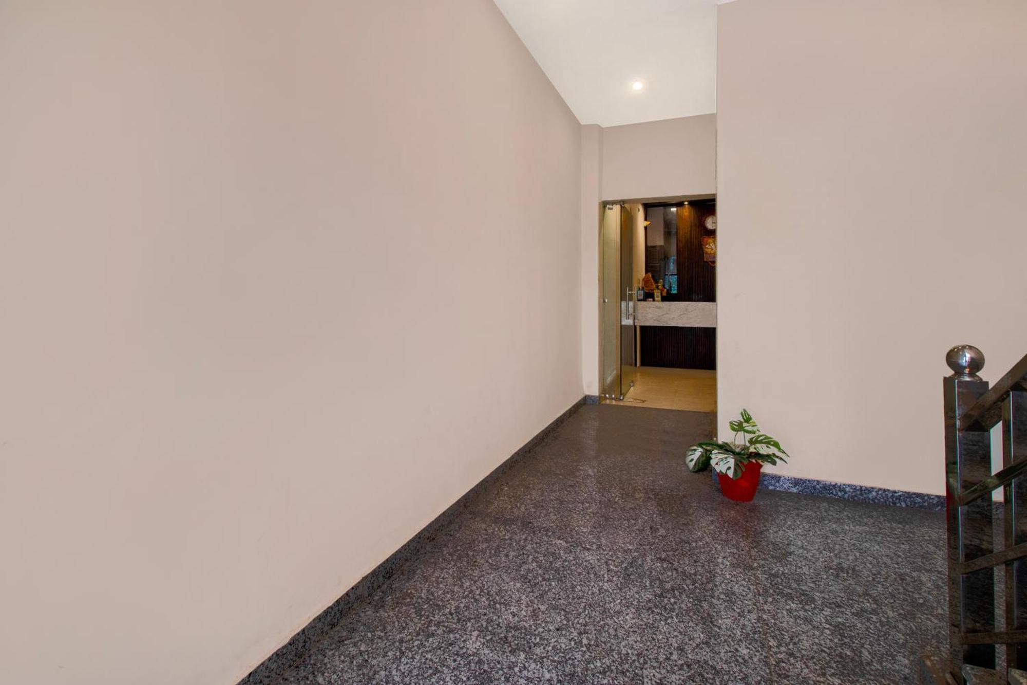 Hotel O Om Pushp Residency Mathura Exterior photo