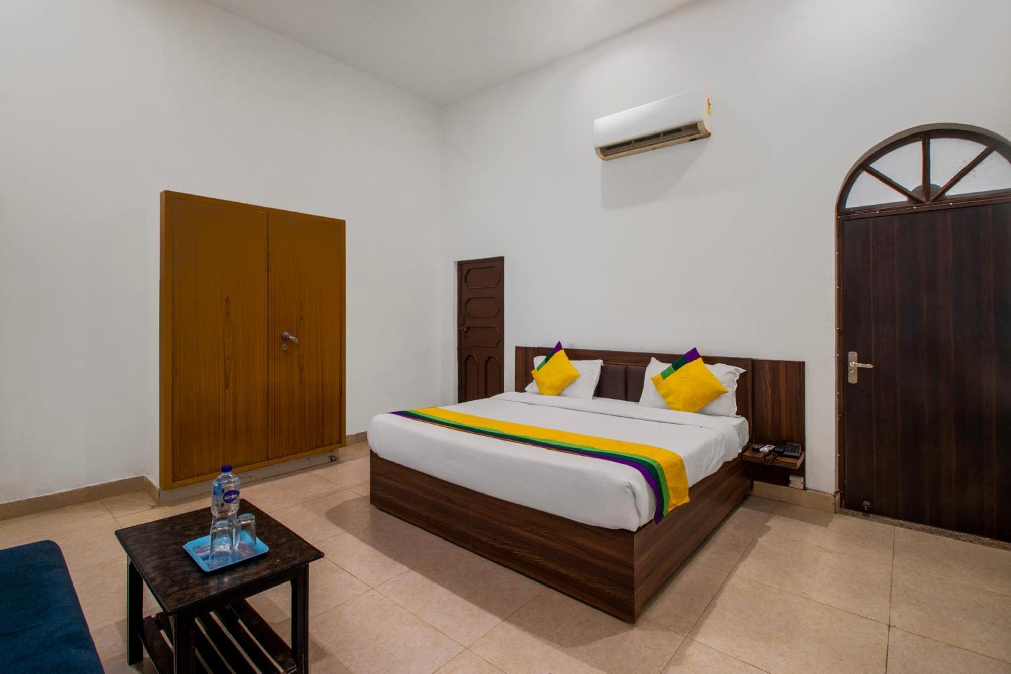 Hotel O Om Pushp Residency Mathura Exterior photo