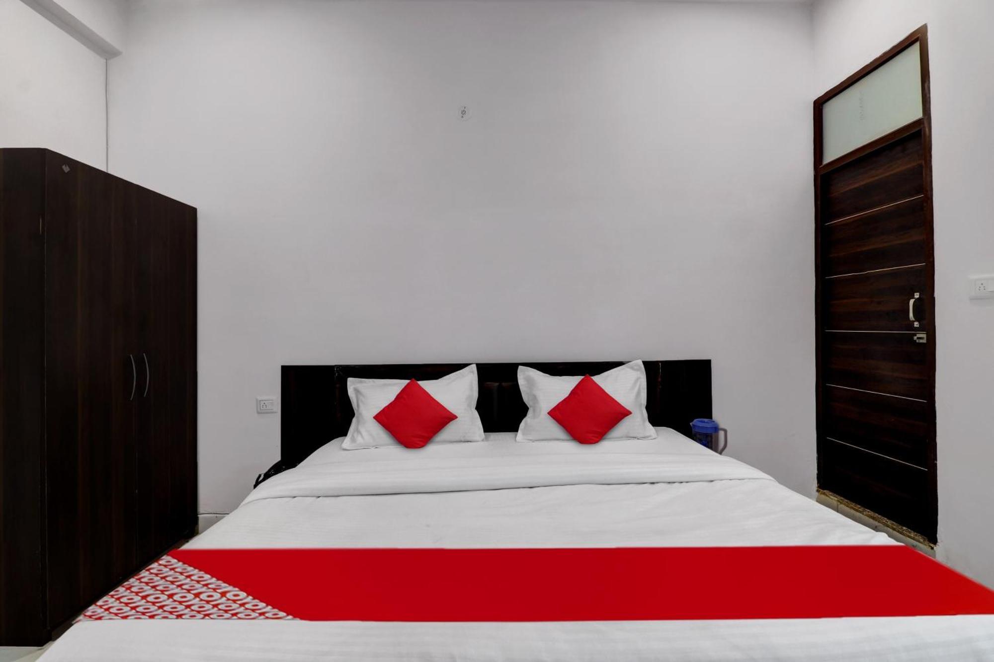 Hotel O Om Pushp Residency Mathura Exterior photo