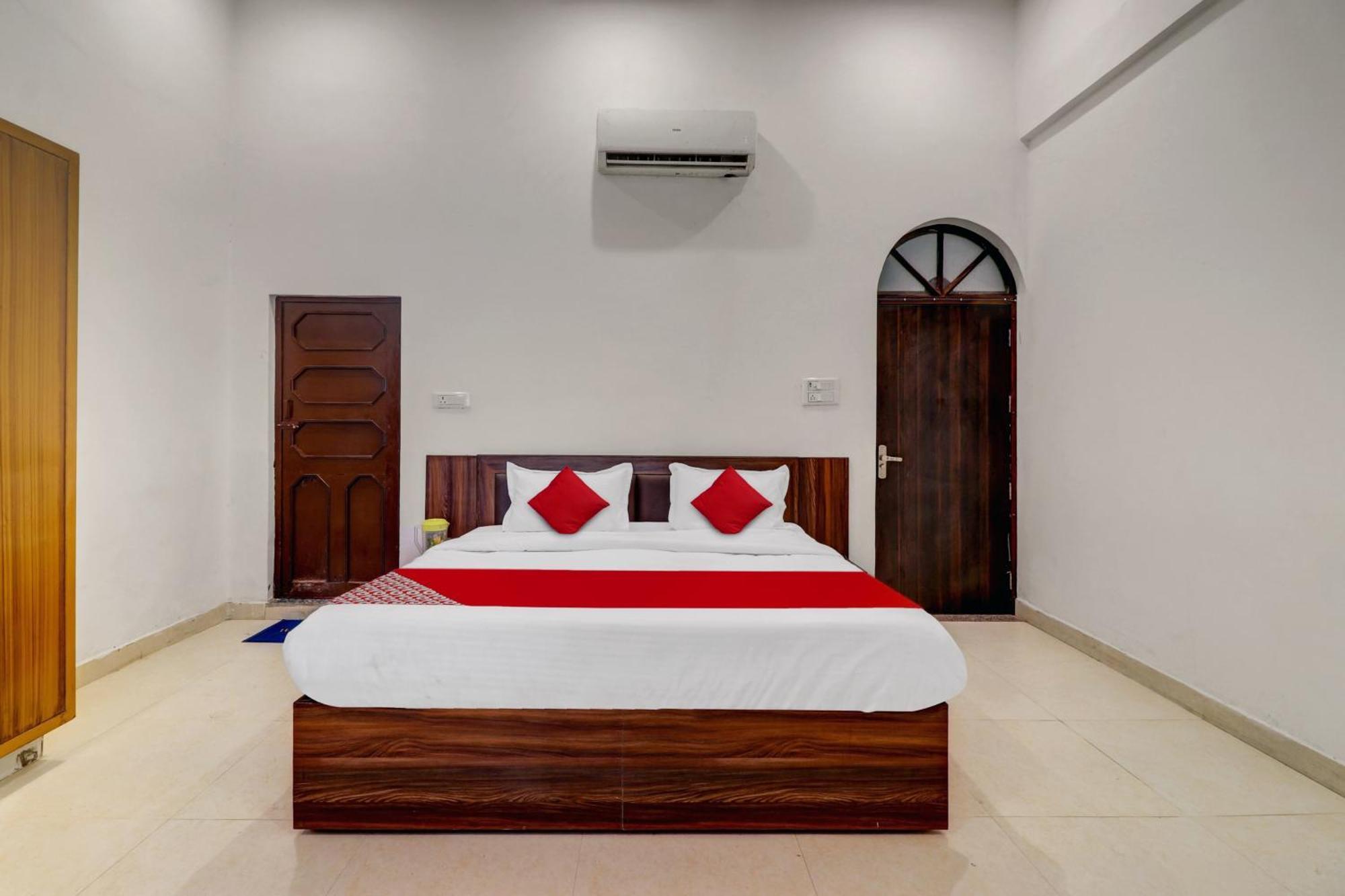 Hotel O Om Pushp Residency Mathura Exterior photo