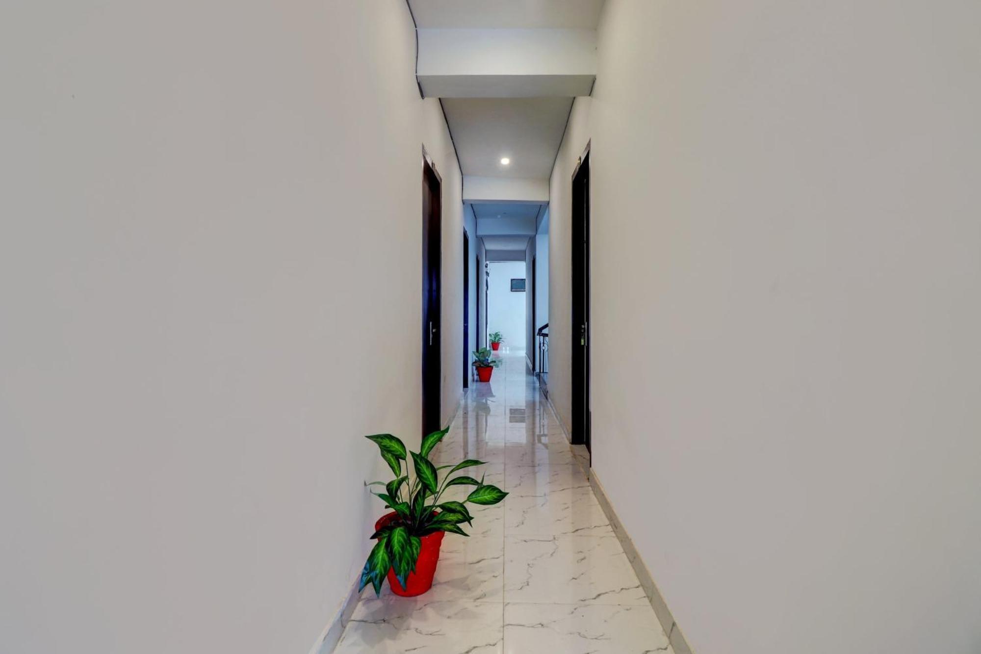 Hotel O Om Pushp Residency Mathura Exterior photo